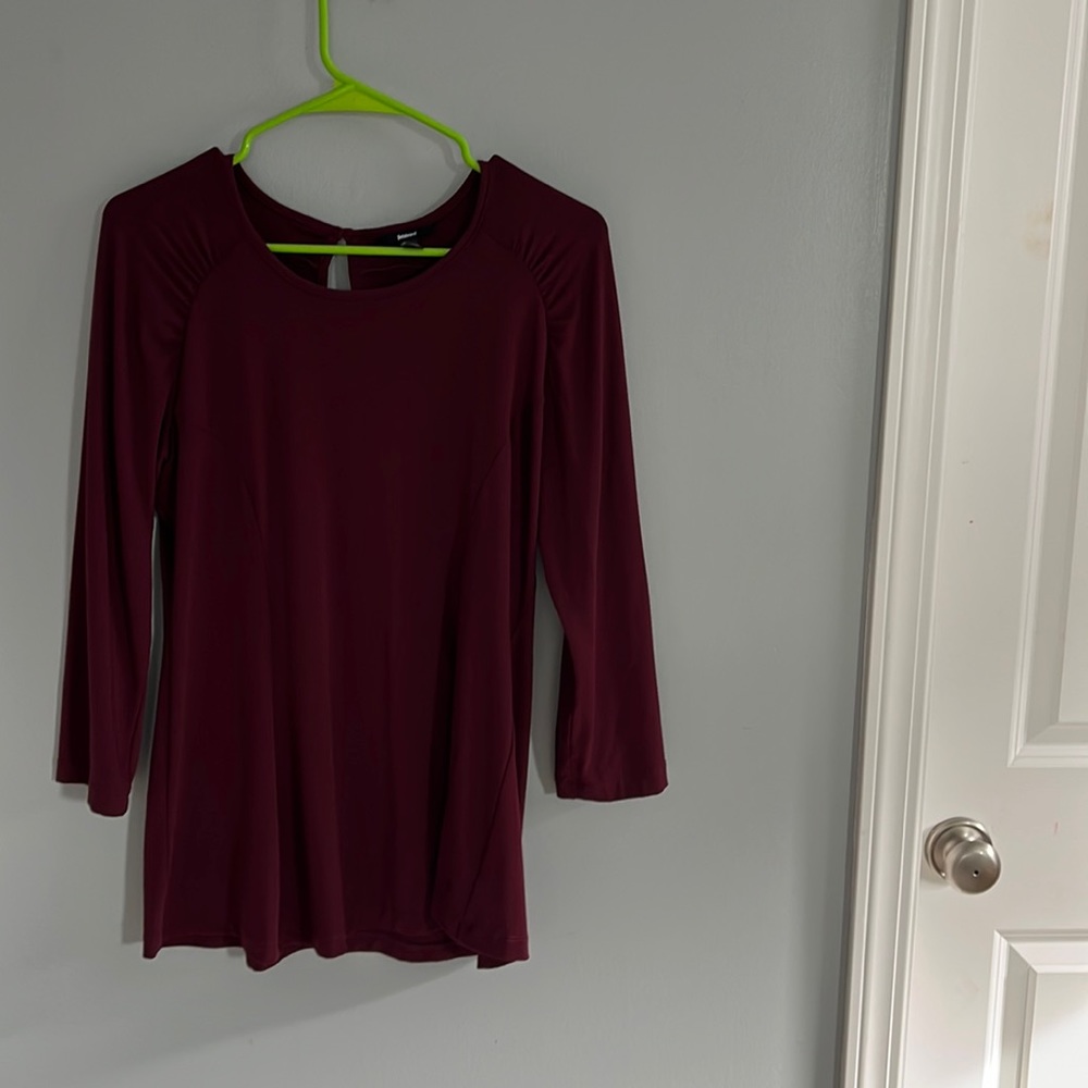 Beta brand shirt. Size l. In burgundy.